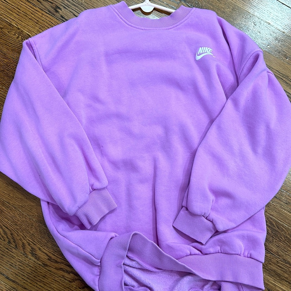 Magenta colored pullover Nike